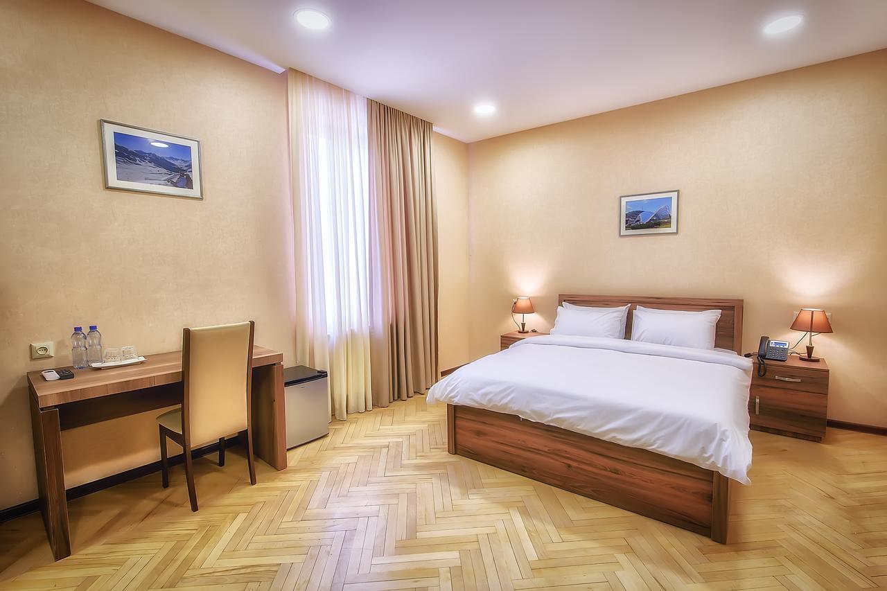 Green Corner Hotel ティビリシ エクステリア 写真