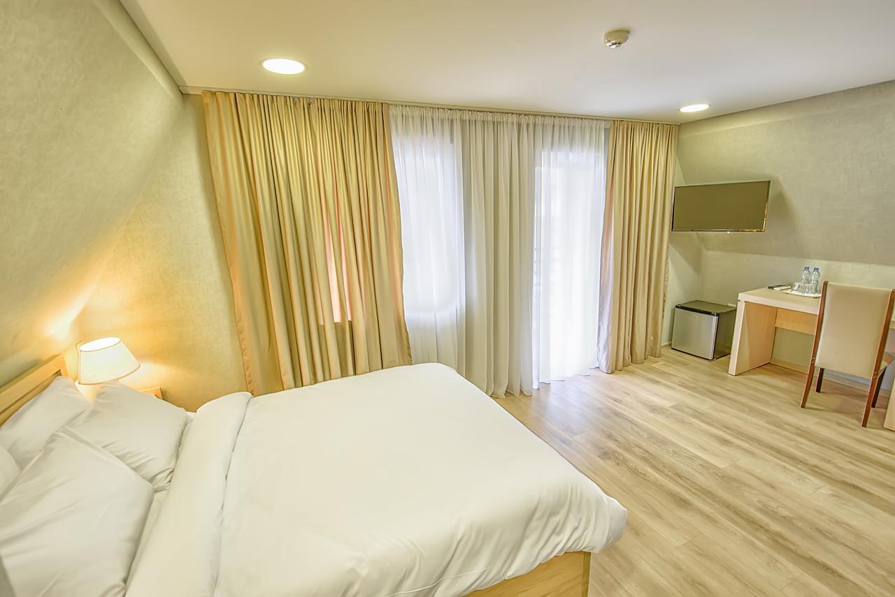 Green Corner Hotel ティビリシ エクステリア 写真