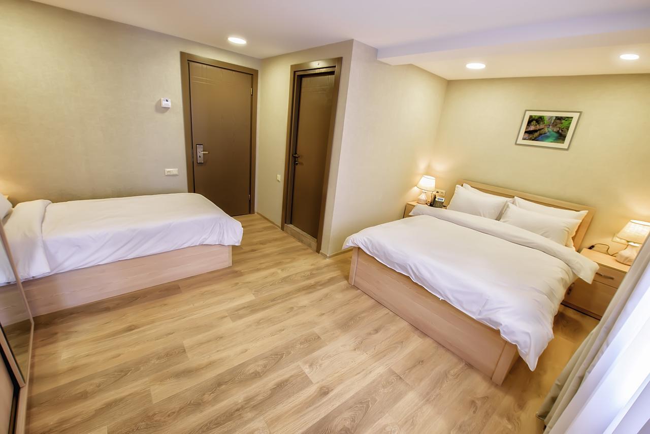 Green Corner Hotel ティビリシ エクステリア 写真