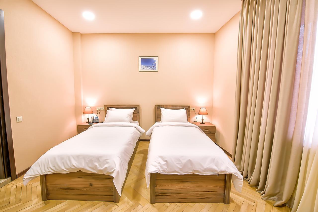 Green Corner Hotel ティビリシ エクステリア 写真