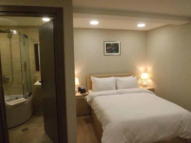 Green Corner Hotel ティビリシ エクステリア 写真